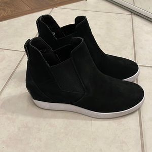 Sorel wedge boots. Black. Size 8.5US, UEC